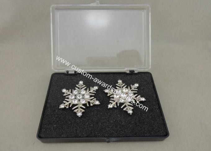 Customized Zinc Alloy Die Casting Snow Flower Brooch Pin , Clear Stone Metal Badges