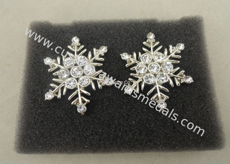 Customized Zinc Alloy Die Casting Snow Flower Brooch Pin , Clear Stone Metal Badges