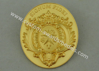 Woman Souvenir Badges , Zinc Alloy 3D Gold Plating Badge And Push Pin