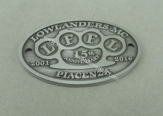 Customized 2D Souvenir Badges Standard Antique Silver Die Casting Metal Badge