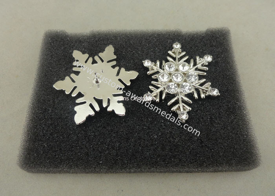 Customized Zinc Alloy Die Casting Snow Flower Brooch Pin , Clear Stone Metal Badges