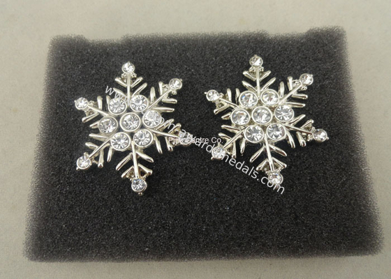 Customized Zinc Alloy Die Casting Snow Flower Brooch Pin , Clear Stone Metal Badges