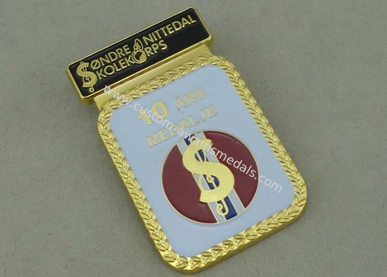 Zinc Alloy Gold 3D Medal Soft Enamel Badges Die Casting With Brooch Pin